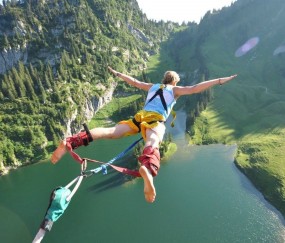 开云平台-当步行者的铁壁遇上杜兰特的利刃—防守艺术与巨星主宰的篮球启示