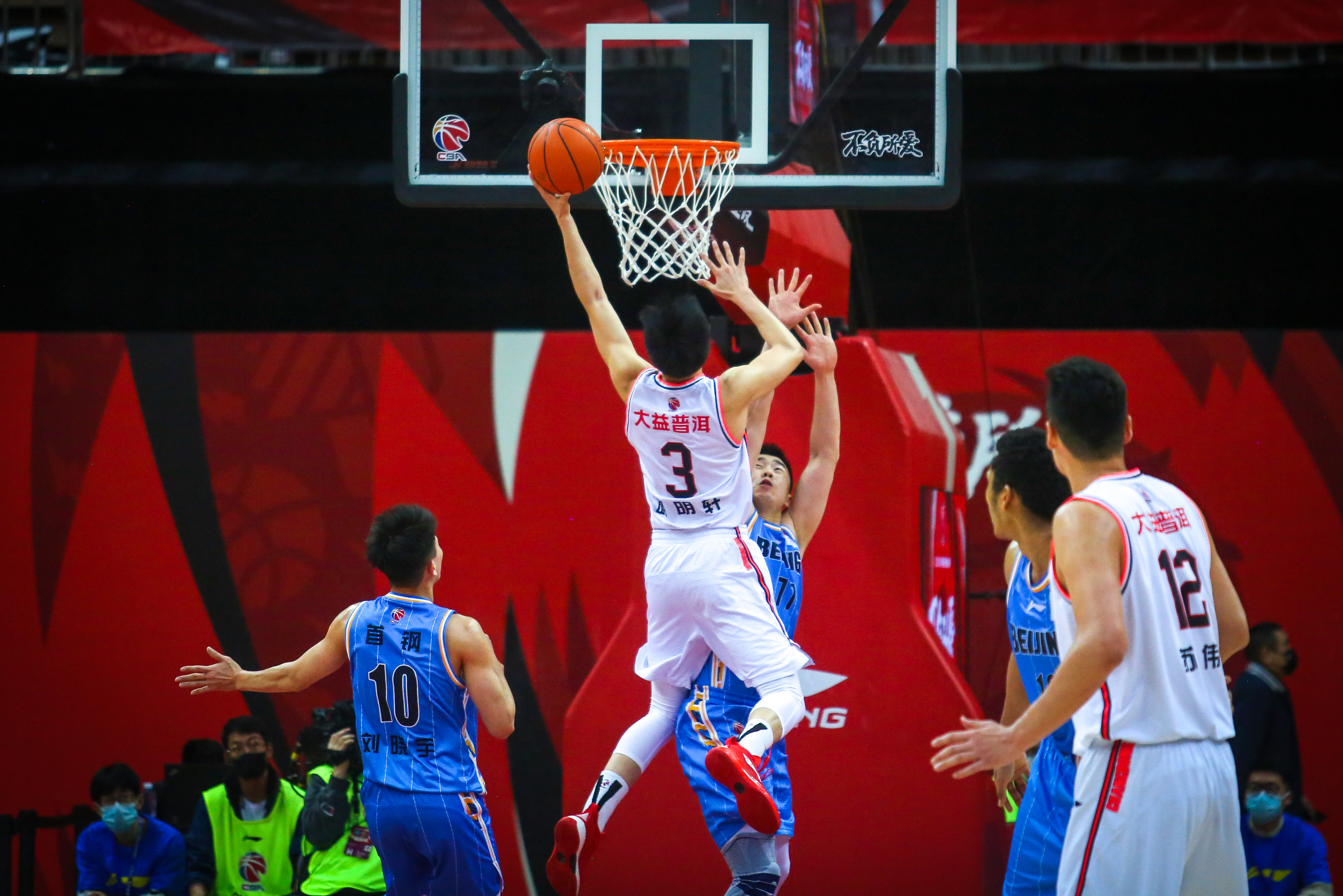 主场誓取胜利晋级，球队决战目标决赛