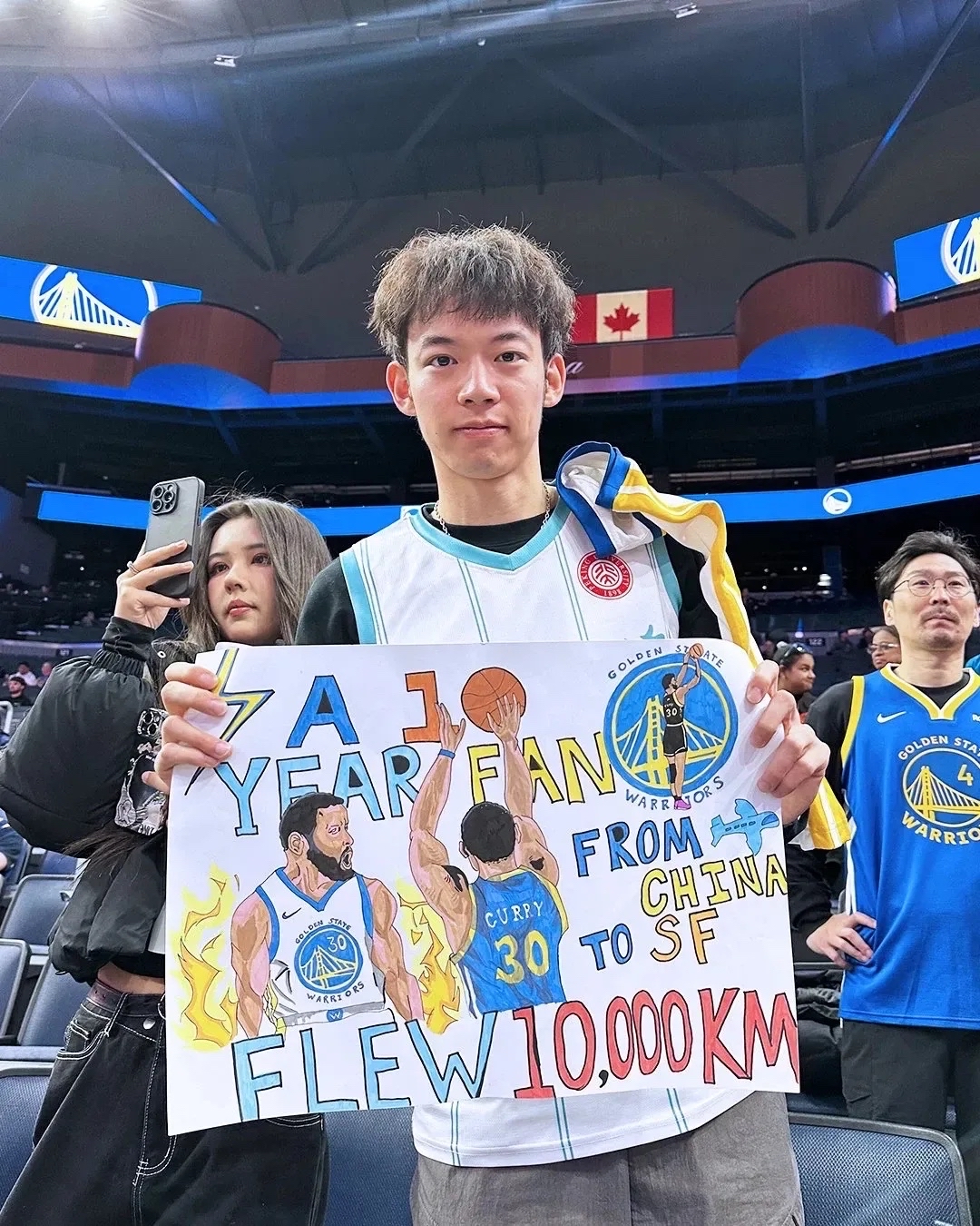 勇士主场迎战,球迷期待豪取胜利 勇士主场迎战,球迷期待豪取胜利