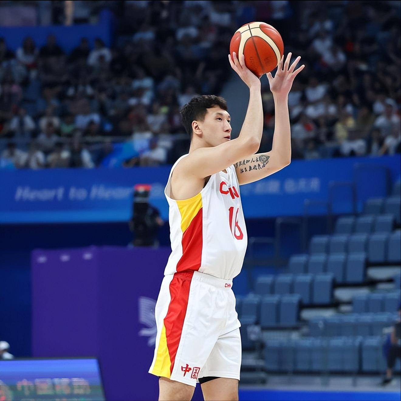 广东队在场上大展身手,斩获胜利 广东队在场上大展身手,斩获胜利