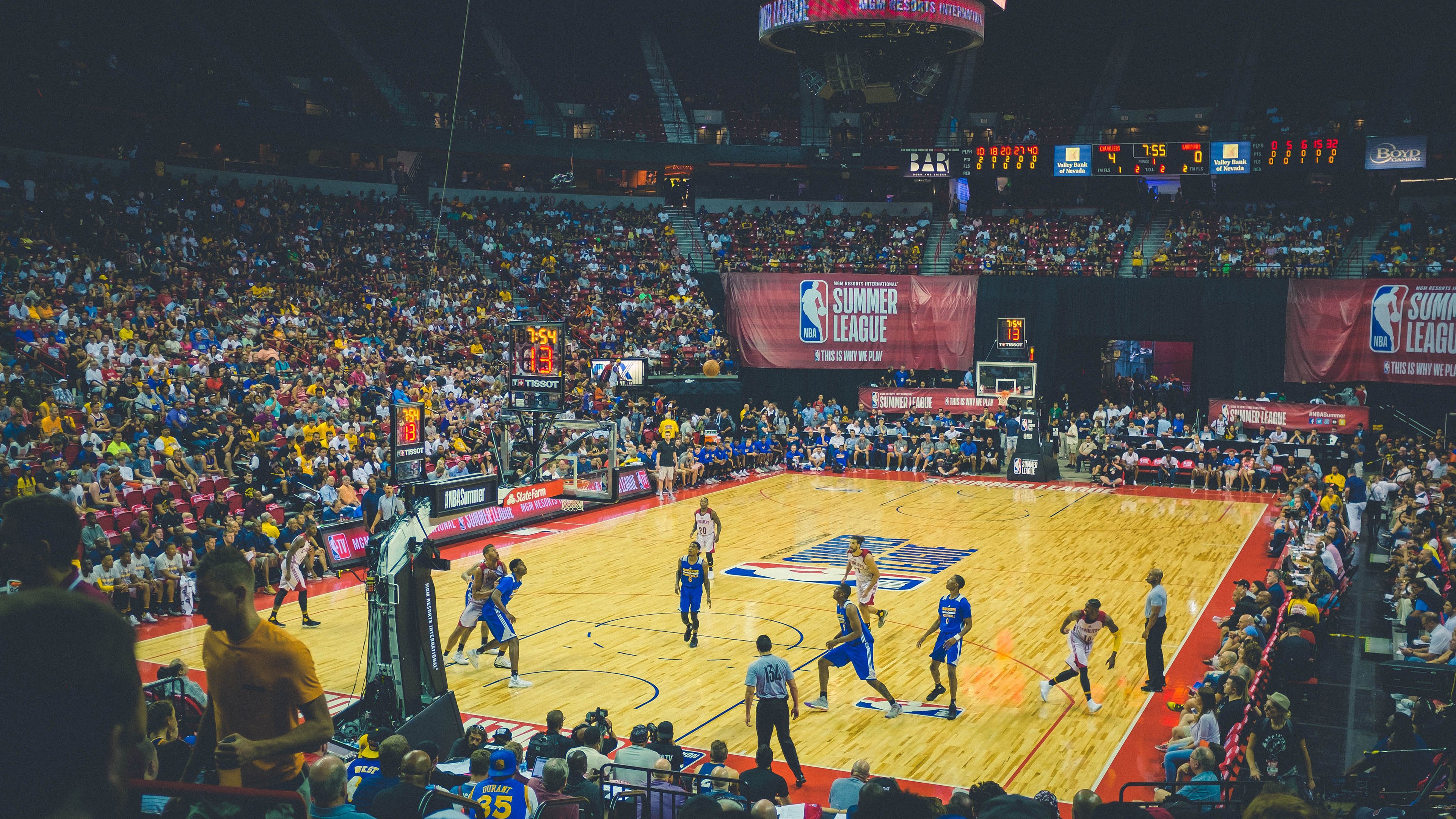 湖人封锁魔术,利拉德成为关键先生,一场战术与意志的胜利