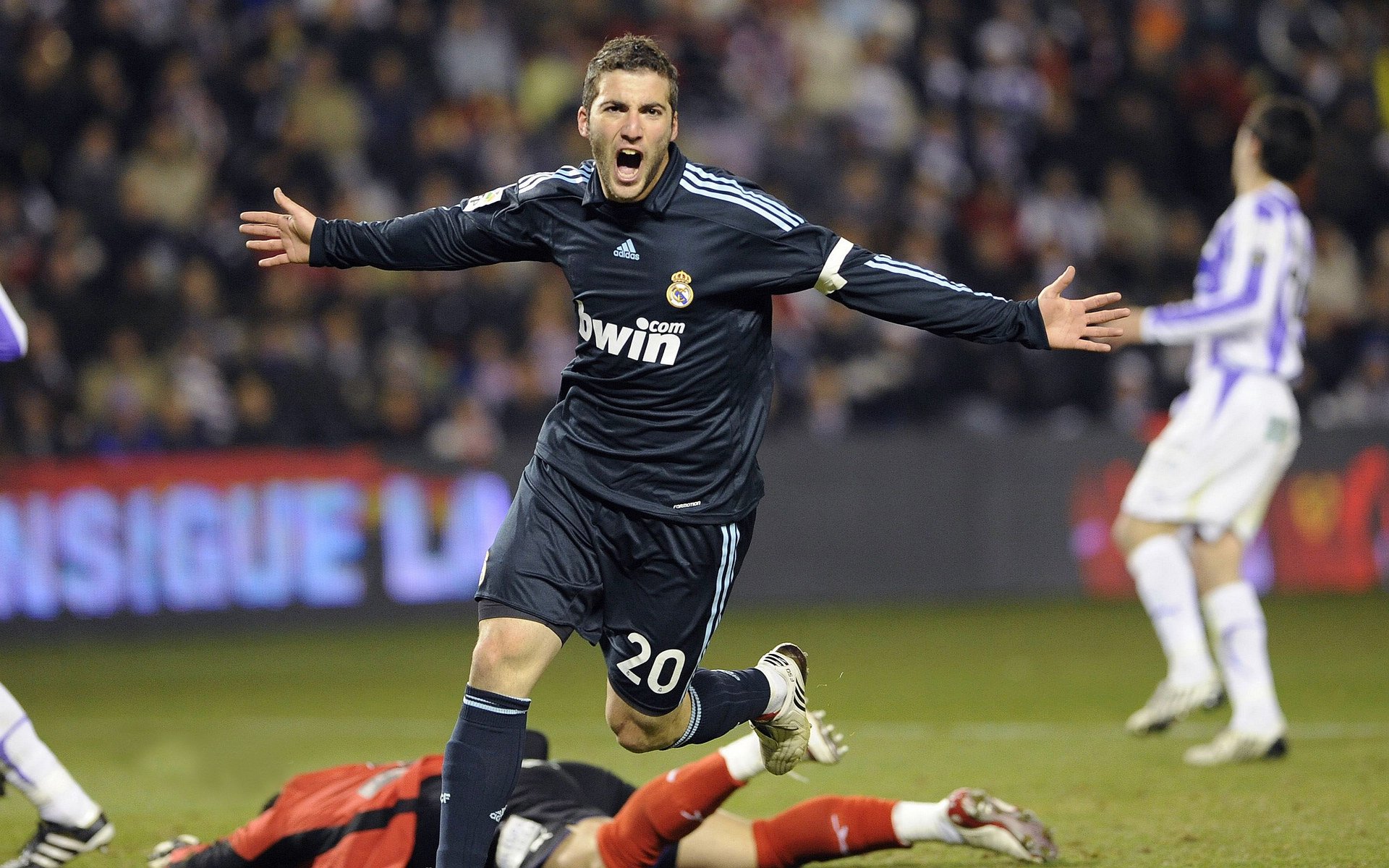 从欧冠到NBA，东契奇的接管时刻如何定义跨领域奇才