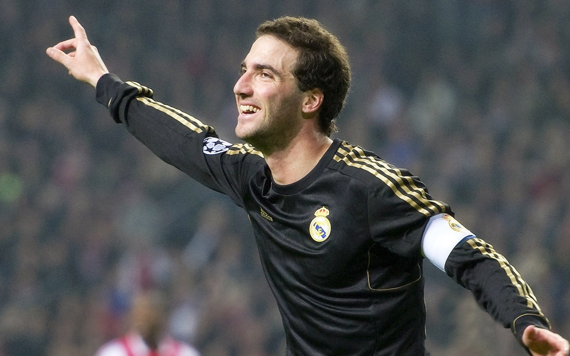 塞维利亚压哨绝杀希腊，莱奥生涯之夜闪耀全场